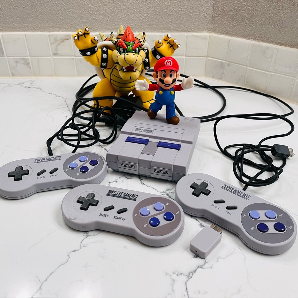 SNES Classic (Complete) w/additional wireless controller